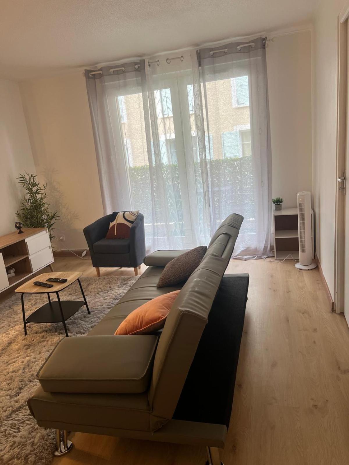 Champion Suites Сарсель Екстер'єр фото