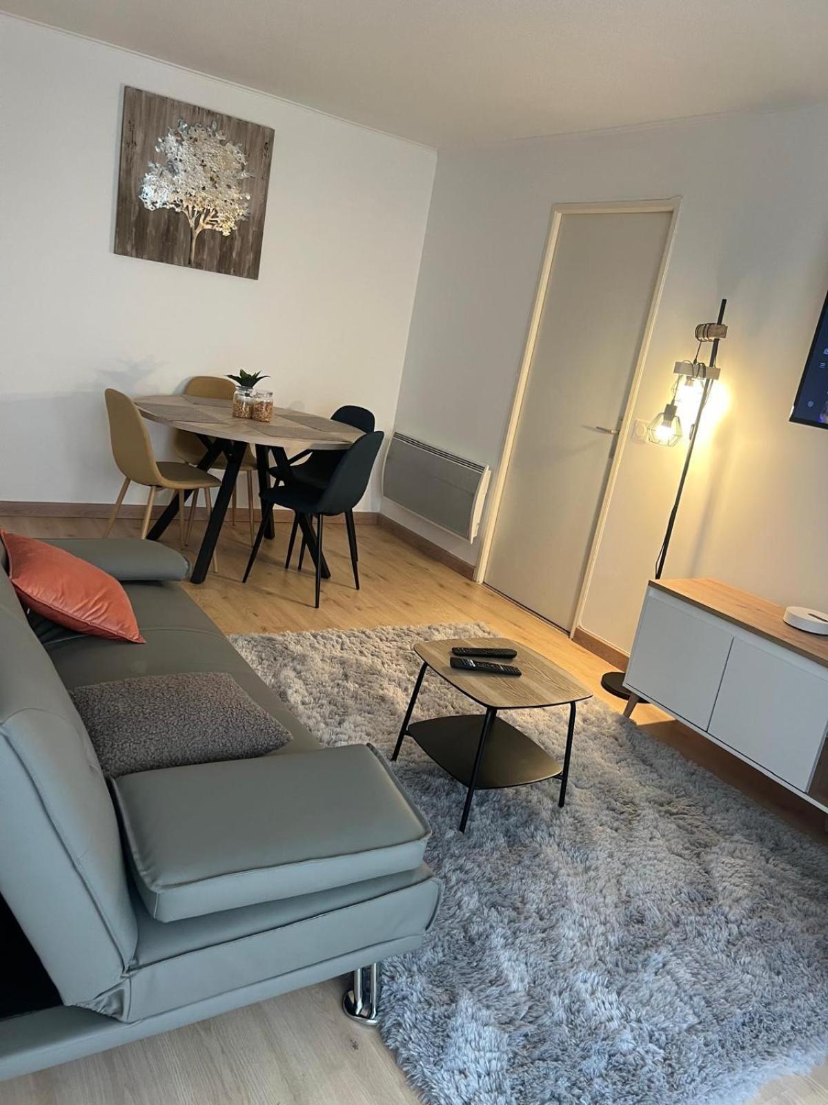Champion Suites Сарсель Екстер'єр фото