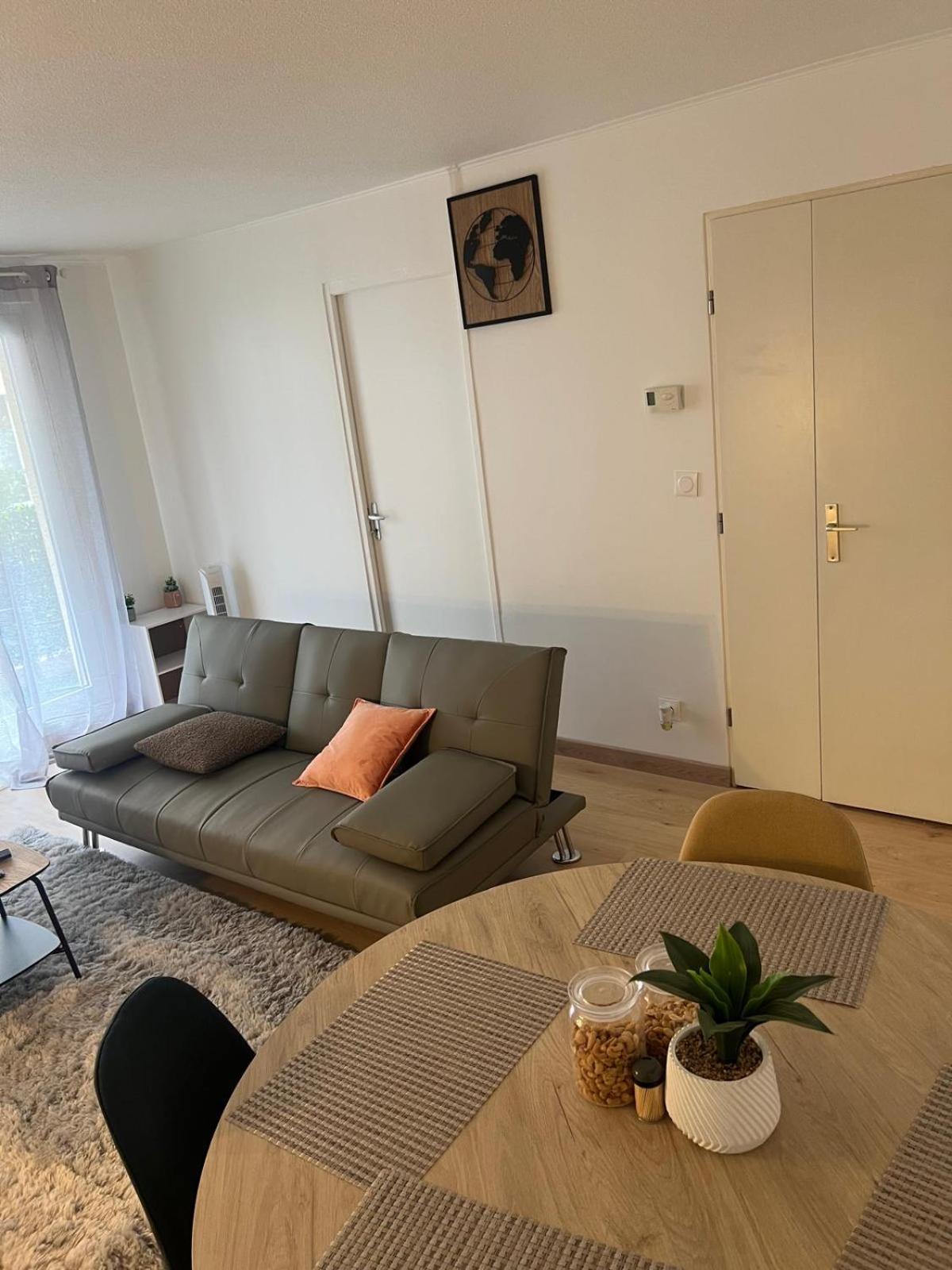 Champion Suites Сарсель Екстер'єр фото