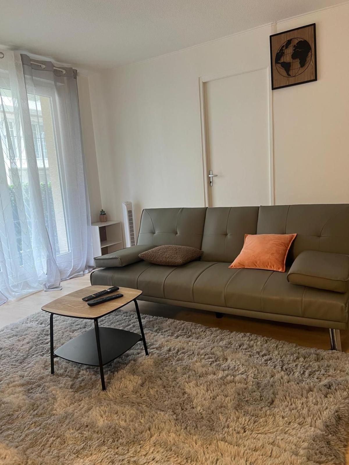 Champion Suites Сарсель Екстер'єр фото