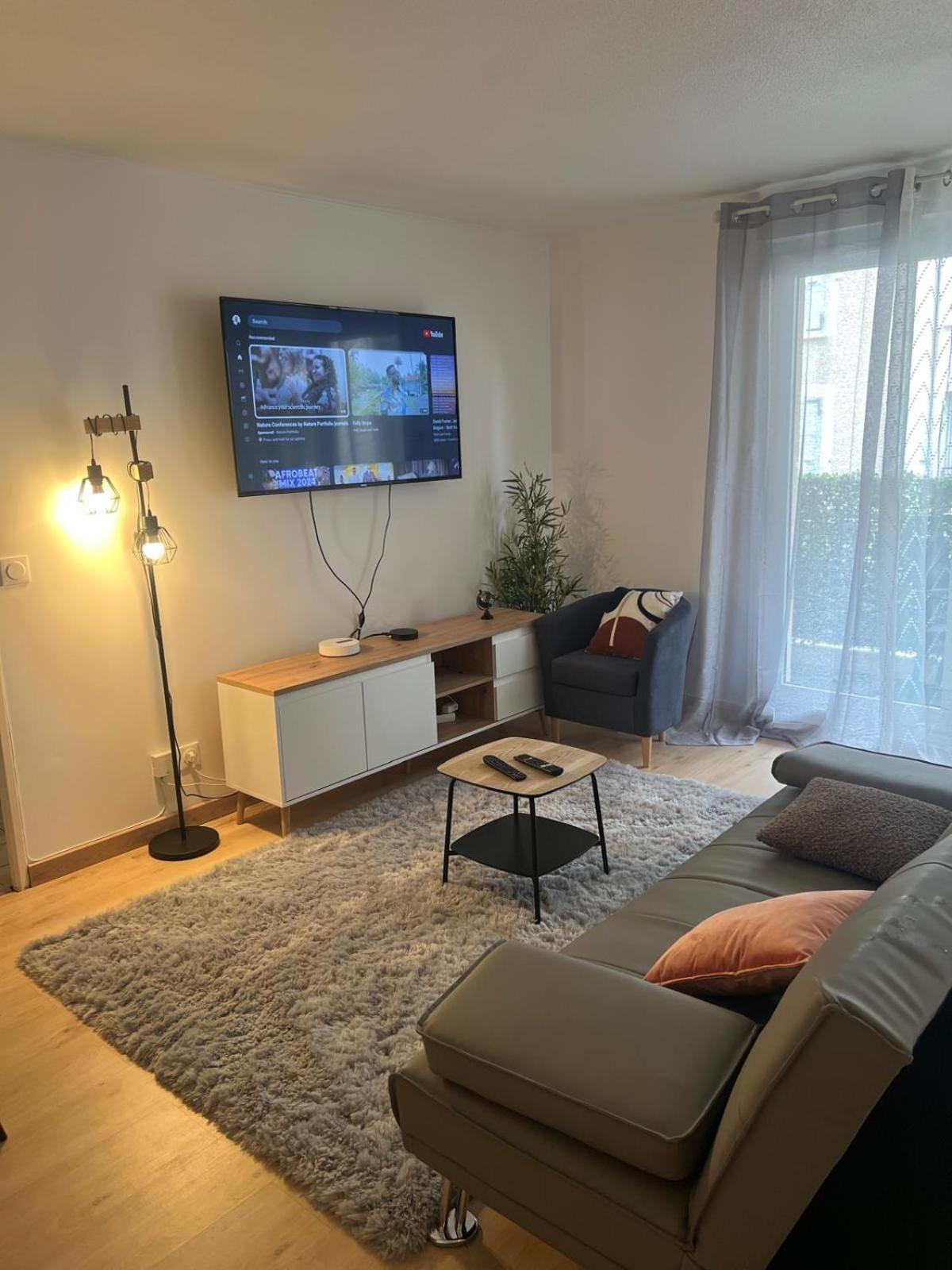 Champion Suites Сарсель Екстер'єр фото